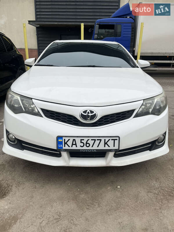 Toyota Camry (2012)