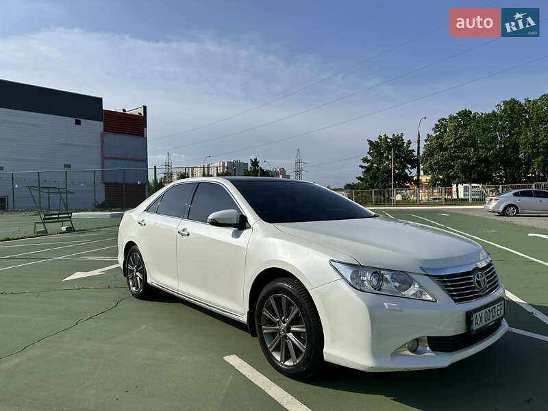 Toyota Camry (2012)