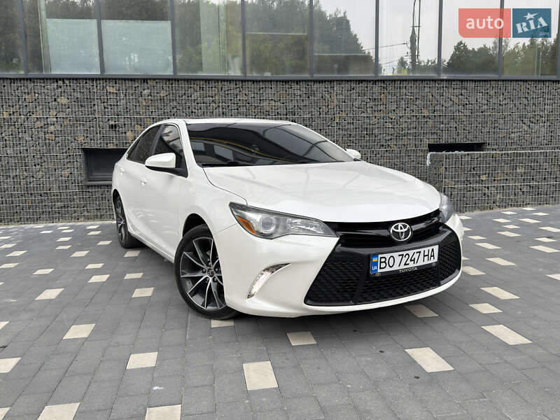 Toyota Camry (2017)