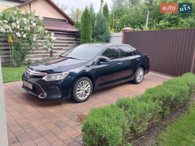 Toyota Camry (2015)