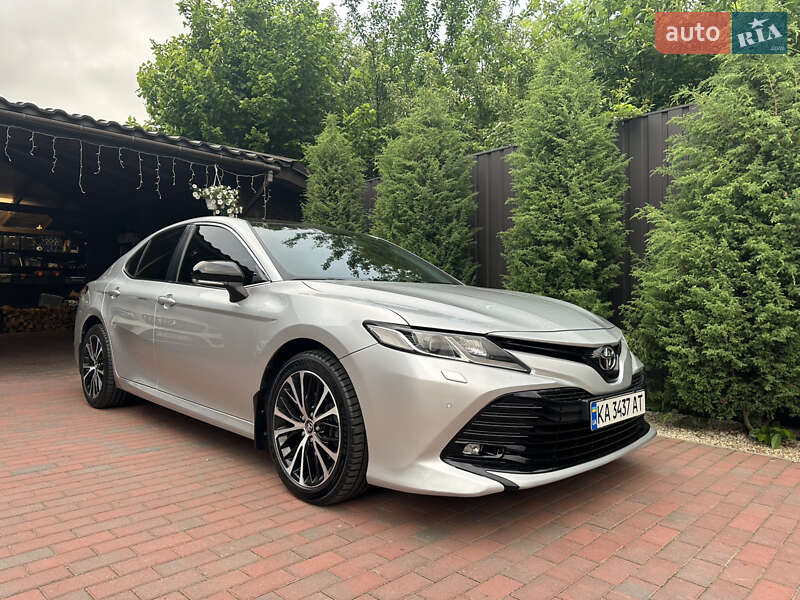 Toyota Camry (2019)