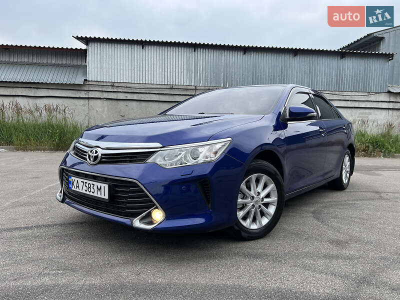 Toyota Camry (2015)