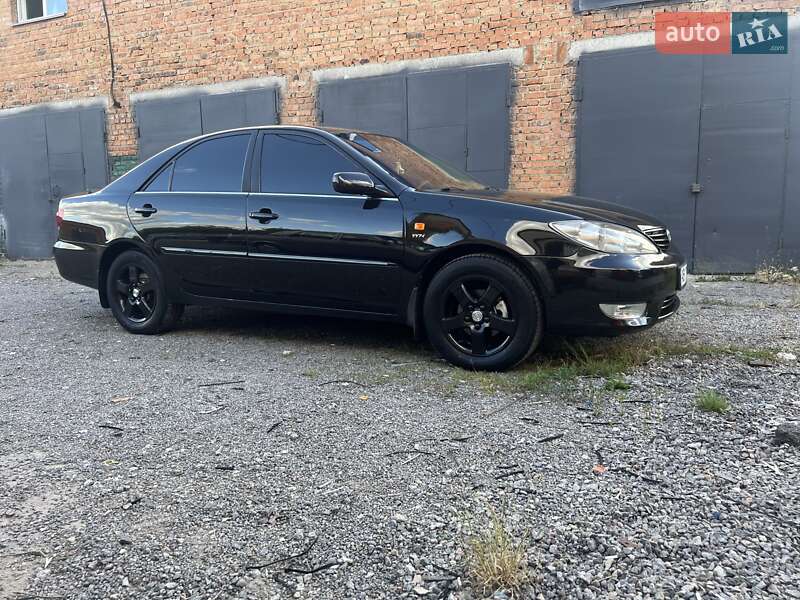 Toyota Camry (2005)