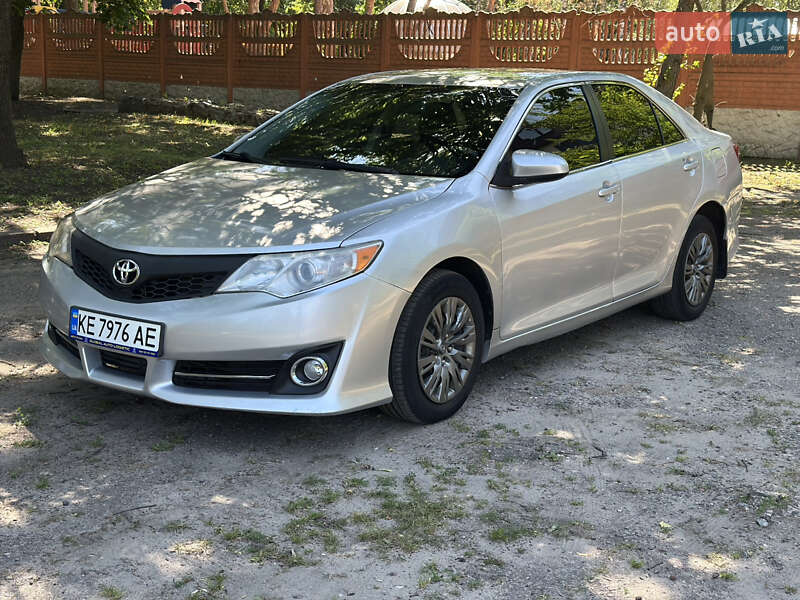 Toyota Camry (2014)