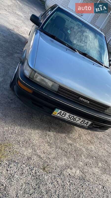 Toyota Corolla (1990)