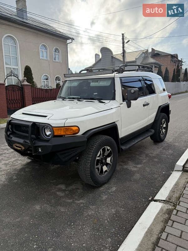Toyota Fj cruiser (2014)