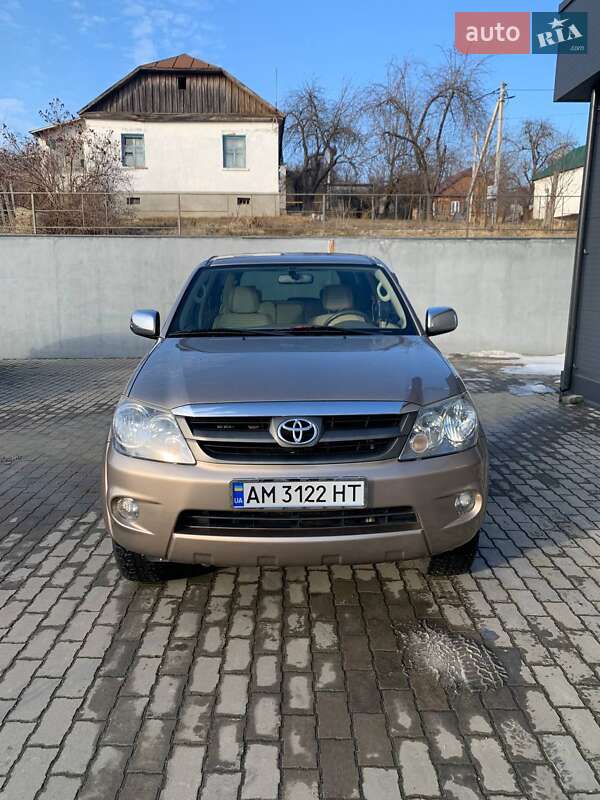 Toyota Fortuner (2007)
