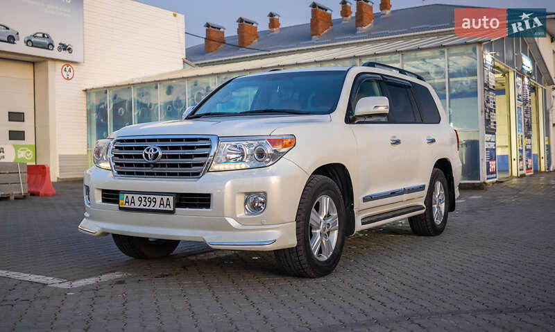 Toyota Land cruiser (2013)