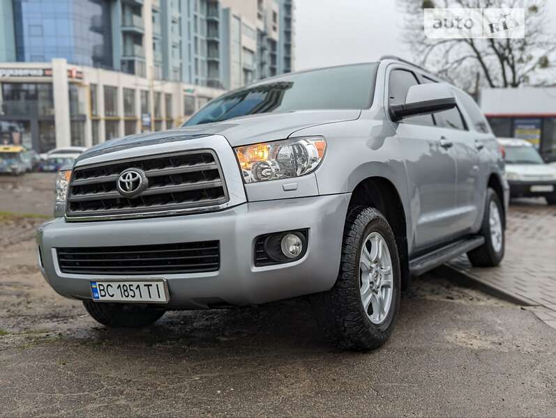 Toyota Sequoia (2016)
