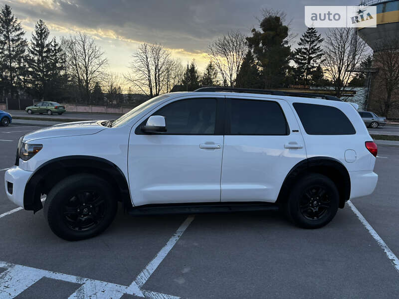 Toyota Sequoia (2017)