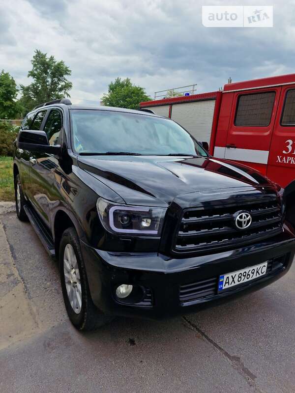 Toyota Sequoia (2013)