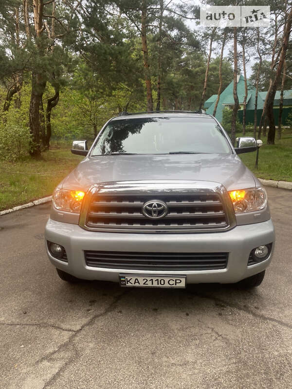 Toyota Sequoia (2016)