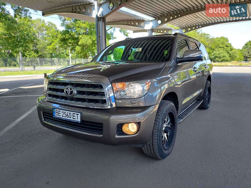 Toyota Sequoia (2015)
