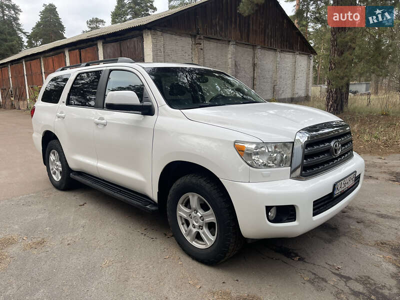Toyota Sequoia (2014)