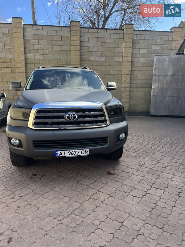 Toyota Sequoia (2011)