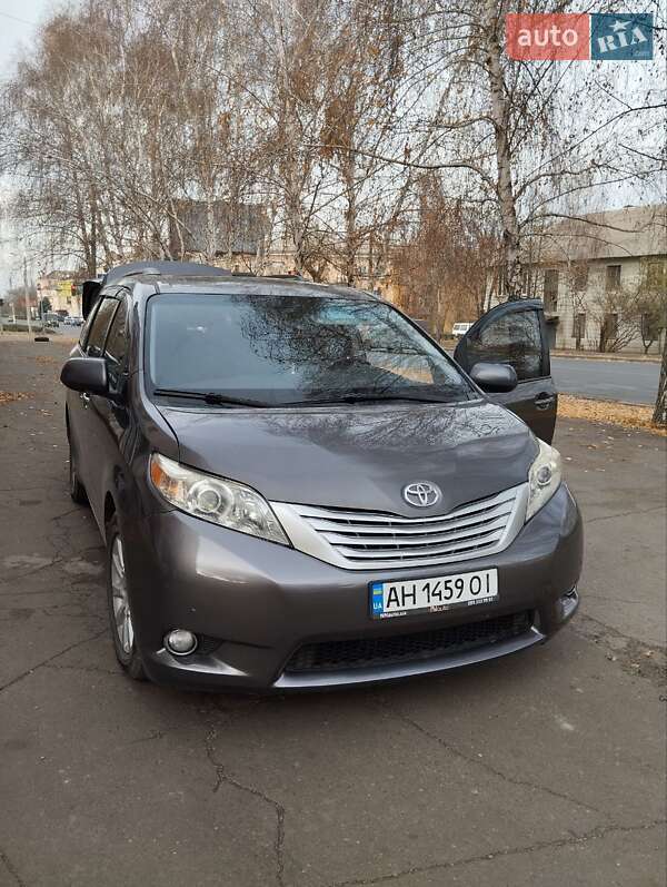 Toyota Sienna (2010)