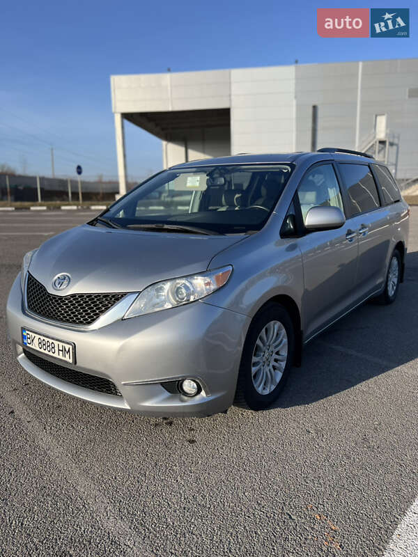 Toyota Sienna (2017)