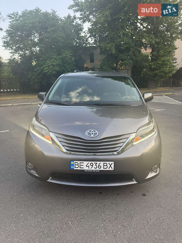 Toyota Sienna (2017)