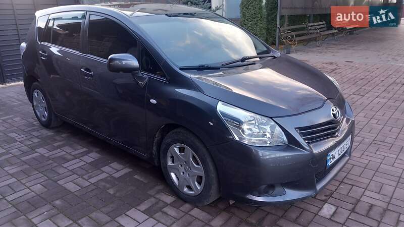 Toyota Verso (2010)