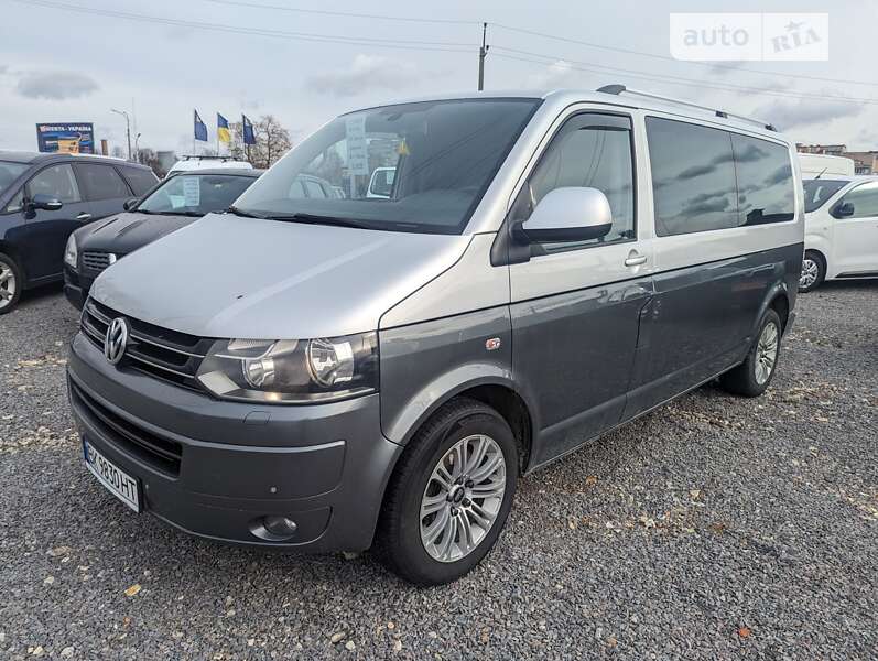 Volkswagen Caravelle (2010)