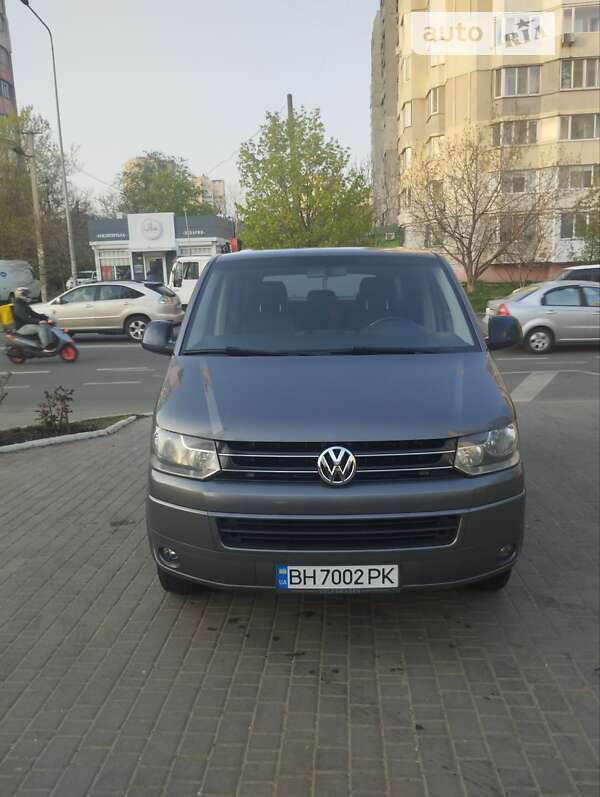 Volkswagen Caravelle (2013)
