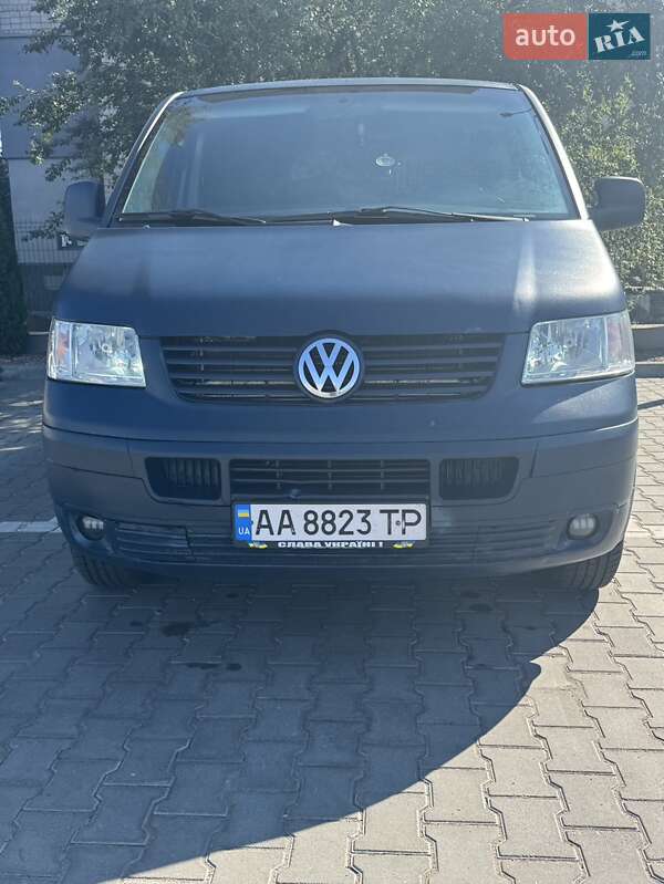 Volkswagen Caravelle (2006)
