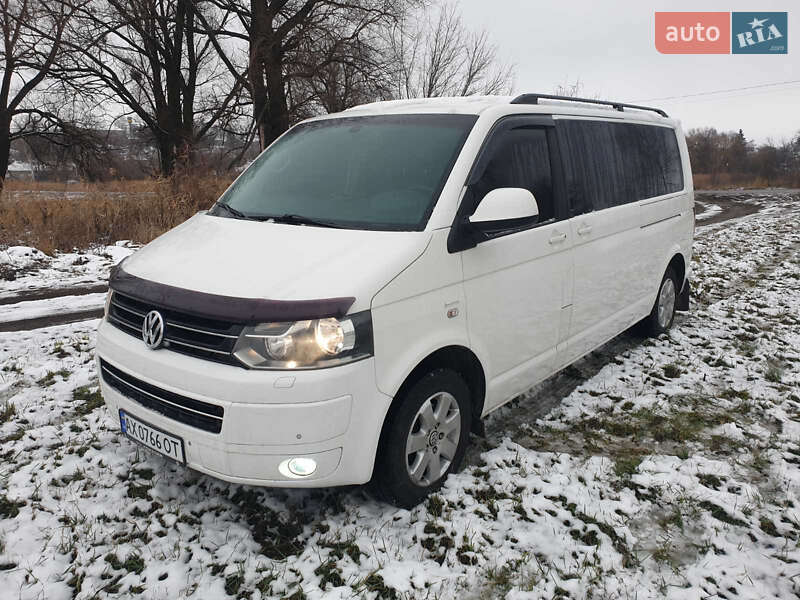 Volkswagen Caravelle (2012)