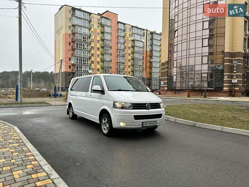 Volkswagen Caravelle (2010)