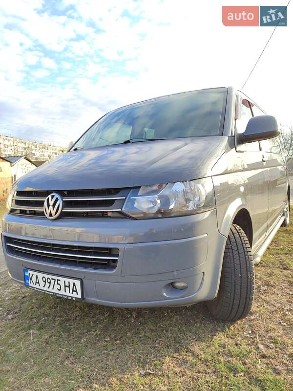 Volkswagen Caravelle (2011)