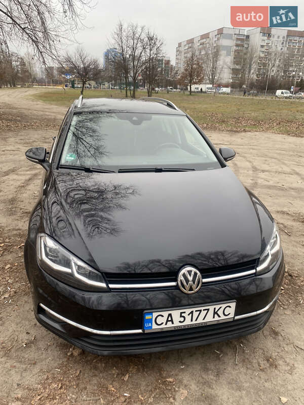 Volkswagen Golf (2020)