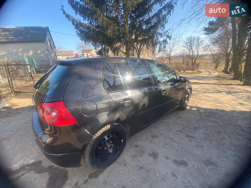 Volkswagen Golf (2003)