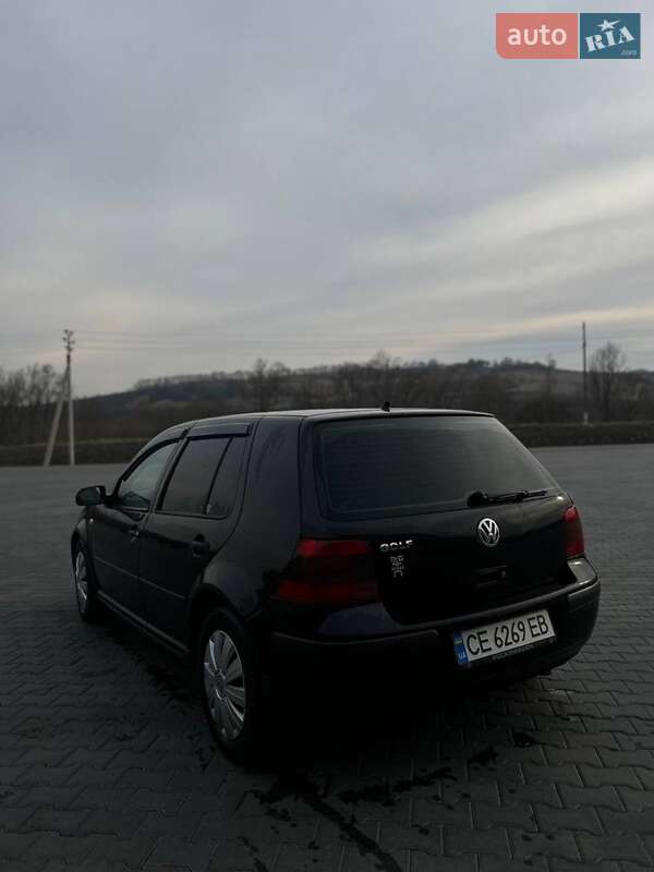 Volkswagen Golf (2003)