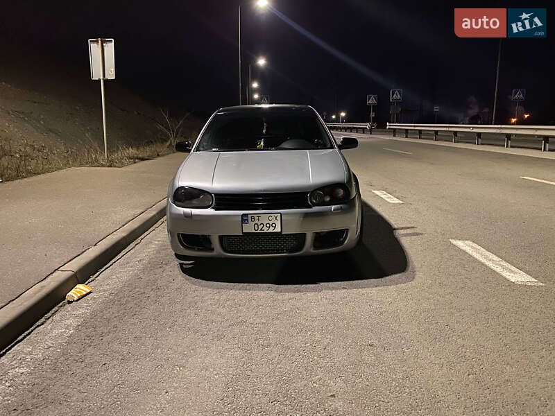 Volkswagen Golf (2002)
