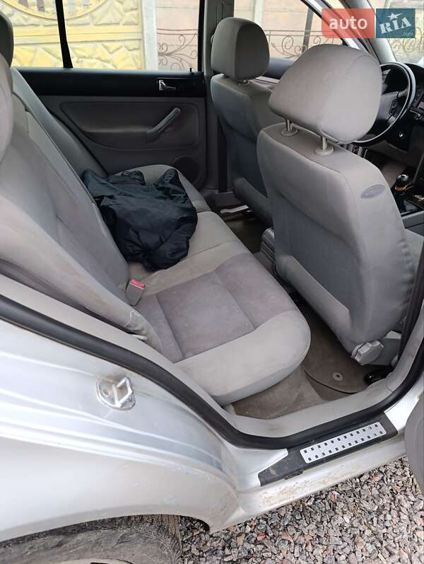Volkswagen Golf (2001)