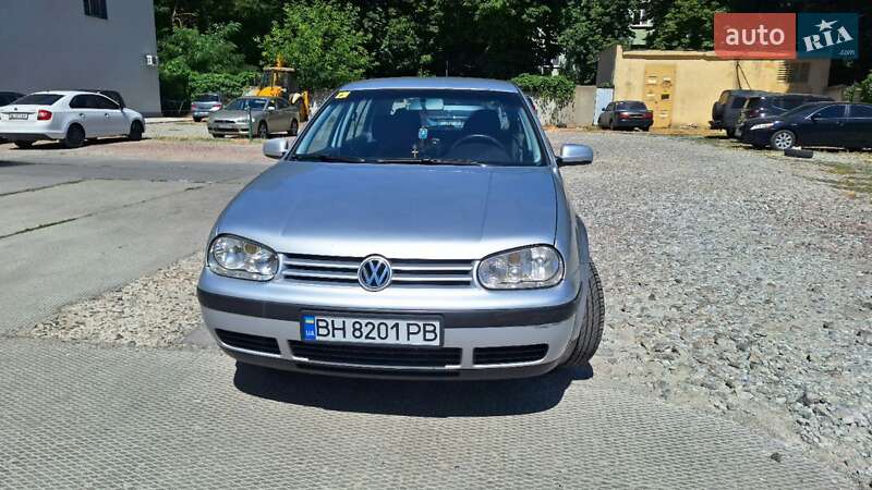 Volkswagen Golf (2002)