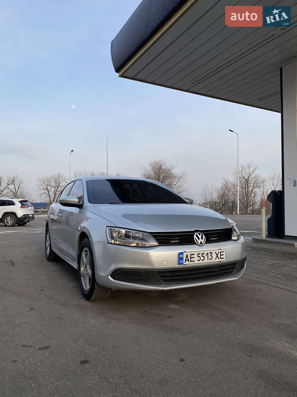 Volkswagen Jetta (2014)