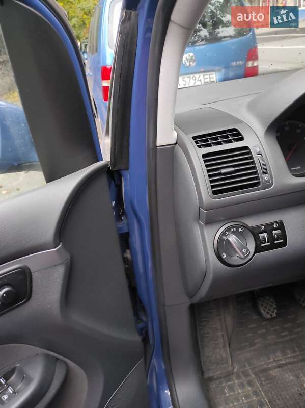 Volkswagen Touran (2005)