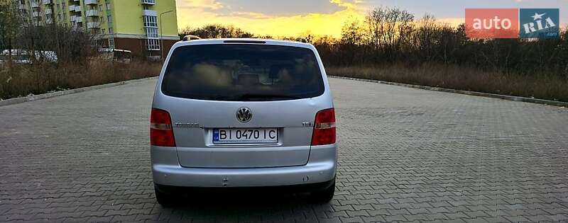 Volkswagen Touran (2003)