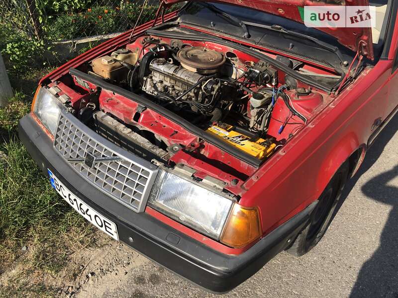 Volvo 440 (1988)