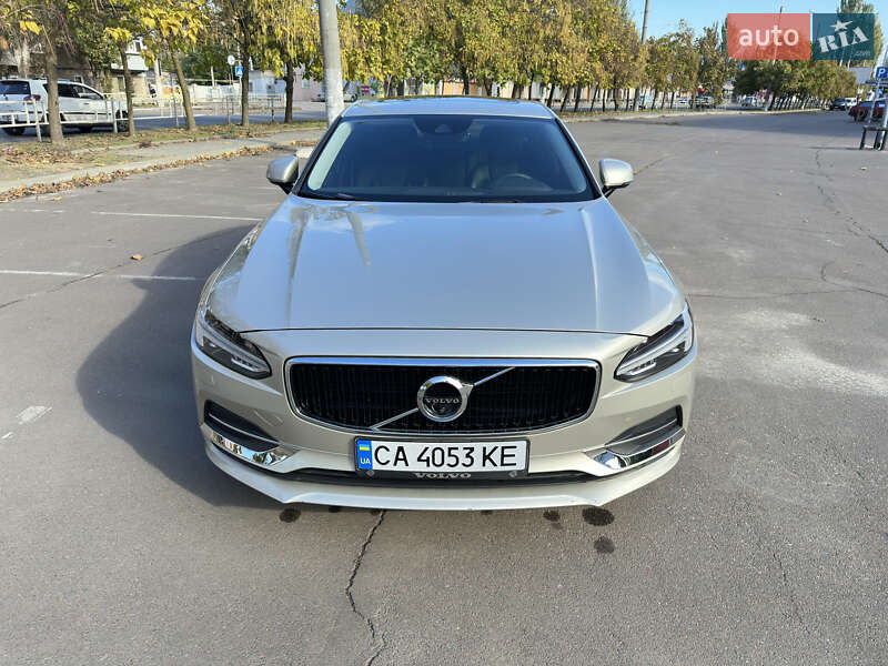 Volvo S90 (2016)