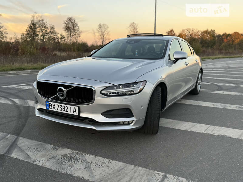 Volvo S90 (2017)