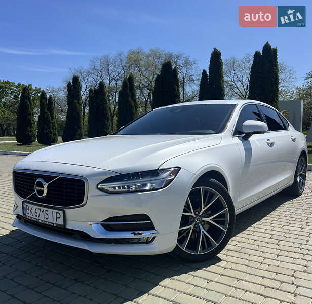 Volvo S90 (2017)