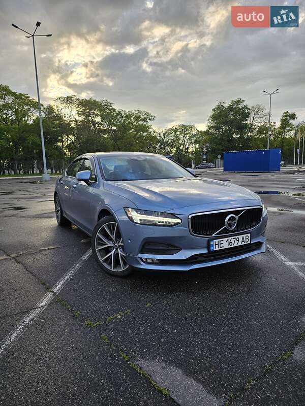 Volvo S90 (2017)