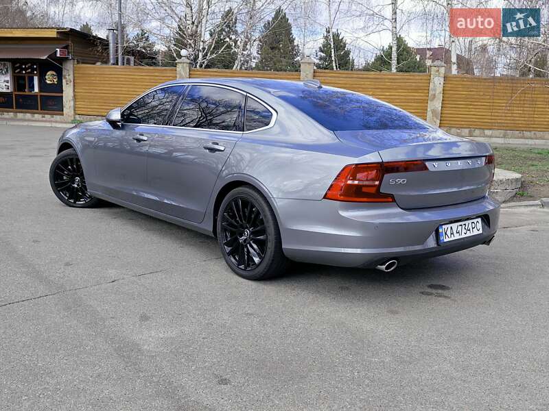 Volvo S90 (2017)