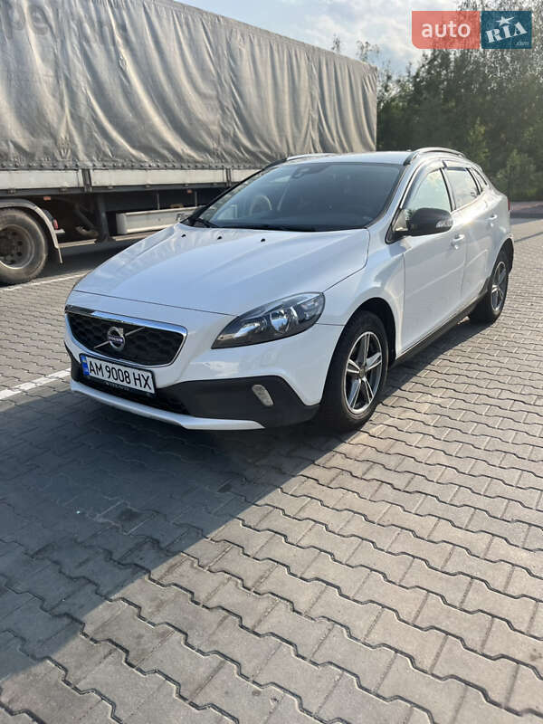 Volvo V40 cross country (2015)