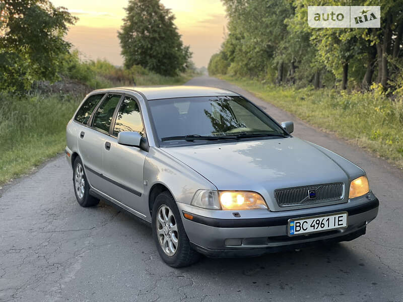 Volvo V40 (2000)