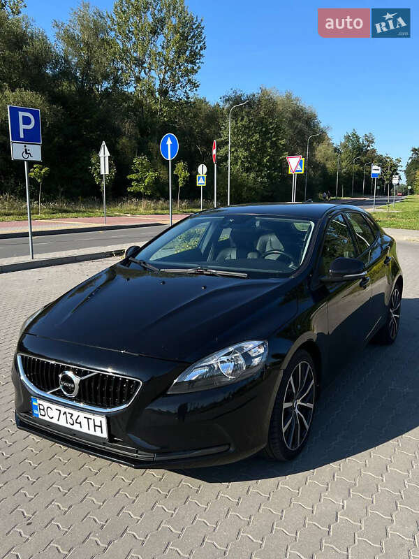 Volvo V40 (2016)
