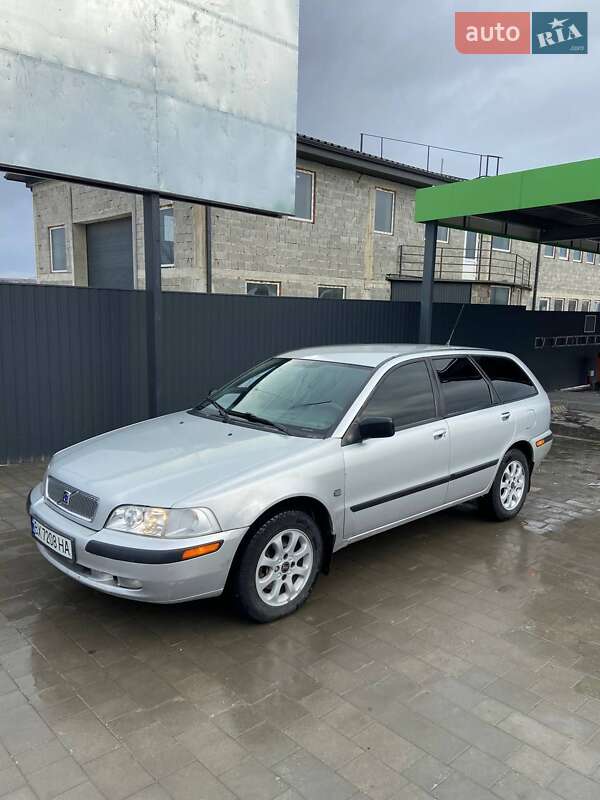 Volvo V40 (2001)