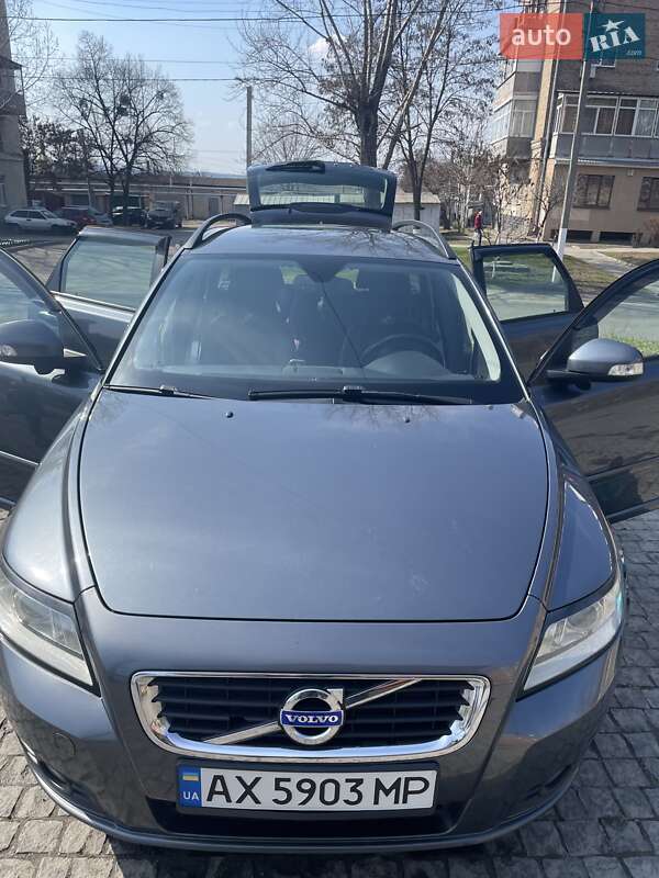 Volvo V50 (2010)