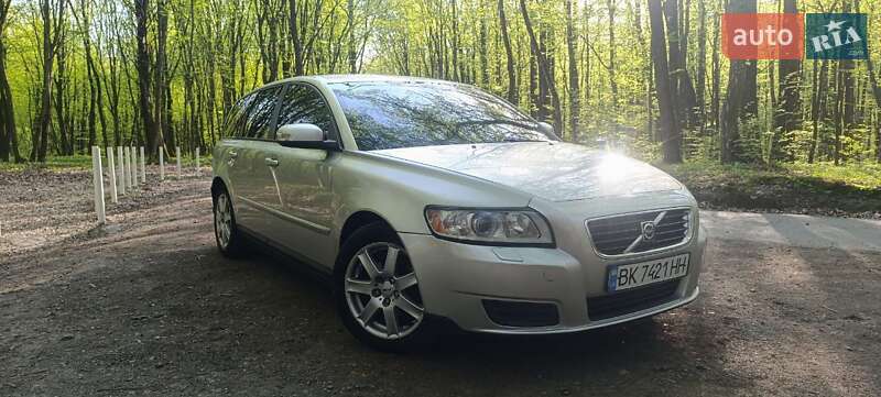 Volvo V50 (2008)
